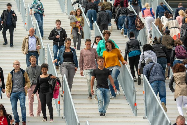 Législation Française et Dynamique des Mouvements Sociaux : Analyse Juridique et Impact