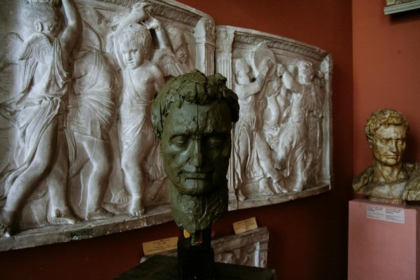 Choisir un poêle à bois : sécurité et matériaux essentiels